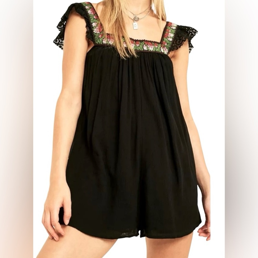 Urban Outfitters EUC Marissa Floral Gauzy Lace Black Romper Women's XS
